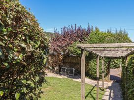 A garden with grass and a pathway at Greystones in Lyme Regis