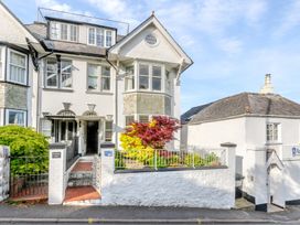 A building exterior with garden at 2 Hadleigh Villas in Lyme Regis