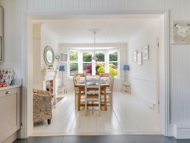A dining room with a table and chairs at 2 Hadleigh Villas in Lyme Regis