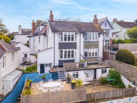 A house with garden table and chairs at 2 Hadleigh Villas Lyme Regis