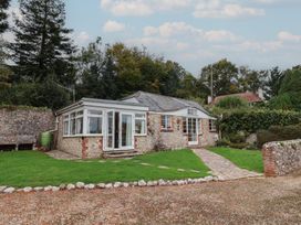 A bungalow with garden and pathway at Penny Plot Cottage in Lyme Regis