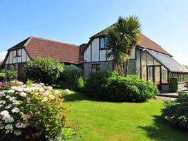 A house with garden and greenery at High Cliff Orchard in Lyme Regis