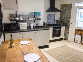 A kitchen with appliances and utensils at The Bakehouse in Lyme Regis