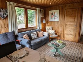 A living room with a sofa and armchairs at 10 Pinewood Retreat in Pinewood
