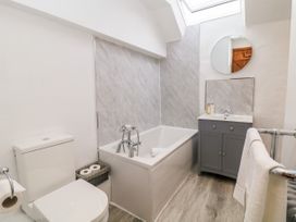 White Swan Cottage - Peak District - 1106936 - thumbnail photo 19