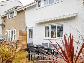 An outdoor seating area with a table and chairs at Green Cottage Borth-Y-Gest