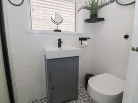 Mid Haven Cottage - North Wales - 1107148 - thumbnail photo 15