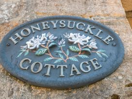 Honeysuckle Cottage - Somerset & Wiltshire - 1107151 - thumbnail photo 2