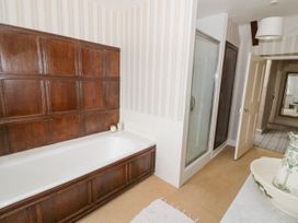 Glapthorn Manor - Central England - 1107997 - thumbnail photo 38