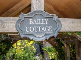 Bailey Cottage - Hampshire - 1108240 - thumbnail photo 41