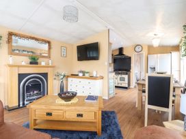 9 Birch Grove - Suffolk & Essex - 1108769 - thumbnail photo 4