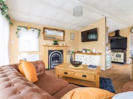 9 Birch Grove - Suffolk & Essex - 1108769 - thumbnail photo 5