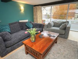 A living room with a sofa and a coffee table at The Grain Store in Weymouth