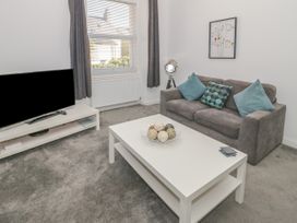 Apartment 2 - North Wales - 1108960 - thumbnail photo 5