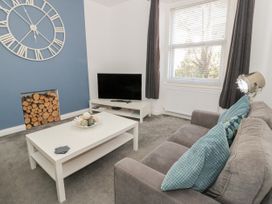 Apartment 2 - North Wales - 1108960 - thumbnail photo 7