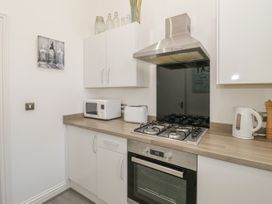 Apartment 2 - North Wales - 1108960 - thumbnail photo 11