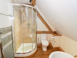 A bathroom with a shower, toilet, and sink at Rookery Hall in Middle Hill near Broadway