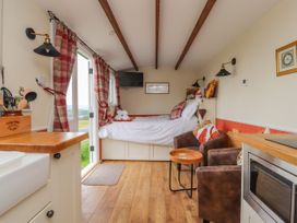 The Journeyman Luxury Shepherds Hut - Lake District - 1109739 - thumbnail photo 6