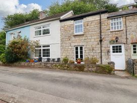 Two houses with windows and door on a street at Vi’s Valley View in Pentewan