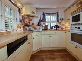 A kitchen with appliances and utensils at Vi’s Valley View in Pentewan