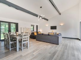 A living room with a dining table and sofa at The Cottage in Wimborne Minster