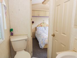 Grange Caravan - North Wales - 1111929 - thumbnail photo 14