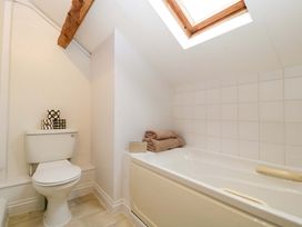 A bathroom with a toilet and bathtub at Redstart Cottage in Kingsland