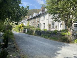 A view of houses along a road at Swn Yr Afon Abergynolwyn near Tywyn