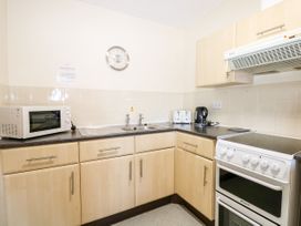 Flat 34 - Marine Court - Kent & Sussex - 1112830 - thumbnail photo 6