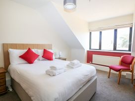 Flat 34 - Marine Court - Kent & Sussex - 1112830 - thumbnail photo 8