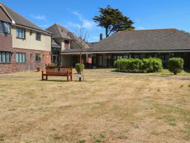 Flat 34 - Marine Court - Kent & Sussex - 1112830 - thumbnail photo 26