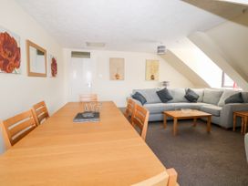 Flat 35 - Marine Court - Kent & Sussex - 1112832 - thumbnail photo 2