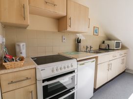 Flat 35 - Marine Court - Kent & Sussex - 1112832 - thumbnail photo 5