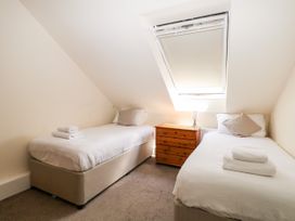 Flat 35 - Marine Court - Kent & Sussex - 1112832 - thumbnail photo 6