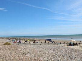 Flat 35 - Marine Court - Kent & Sussex - 1112832 - thumbnail photo 29