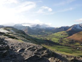 A panoramic view of mountains and a valley from a rocky path at Jubilee Two Bedroom House Pet Free Baby Friendly, Penrith
