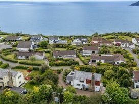 A view of houses and gardens near the ocean at 7 Duporth Bay in St. Austell