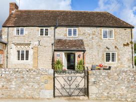 A house with a gate and plants at The Abbey Grange near Charmouth