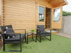 Trem Y Mor Lodge - Anglesey - 1113608 - thumbnail photo 15