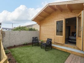 Trem Y Mor Lodge - Anglesey - 1113608 - thumbnail photo 16