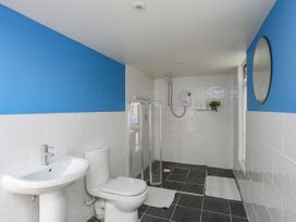 Trem Y Mor Lodge - Anglesey - 1113608 - thumbnail photo 17