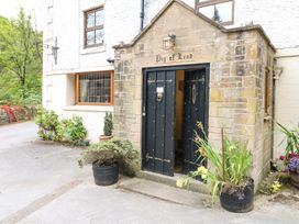 Pig-of-Lead - Peak District - 1113666 - thumbnail photo 3