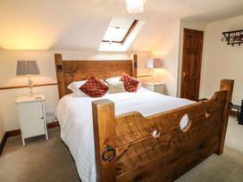 Pig-of-Lead - Peak District - 1113666 - thumbnail photo 17