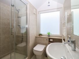 A bathroom with a shower, sink, and toilet at Kipper Lodge in Dartmouth
