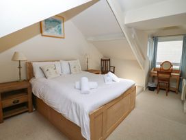 A bedroom with a double bed and desk at Kipper Lodge in Dartmouth
