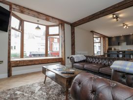 A living room with a sofa and coffee table at Betsy's Burrow