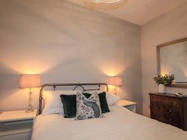 Porter's Lodge -  - 1115330 - thumbnail photo 12