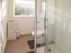 Top Of The Lane Luxury Holiday Apartment - Anglesey - 1115803 - thumbnail photo 32