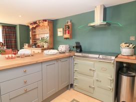 A kitchen featuring an oven and cabinets at Pudding Hill Barn Cottage Bibury