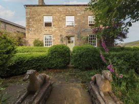 A stone house with garden and sculptures at Garsdale Foot in Sedbergh